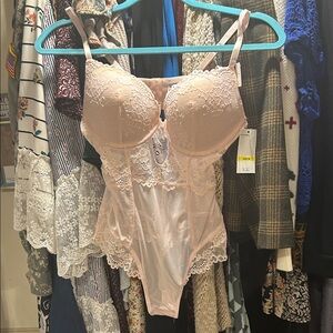 Elegant Lace Lingerie in Soft Pink